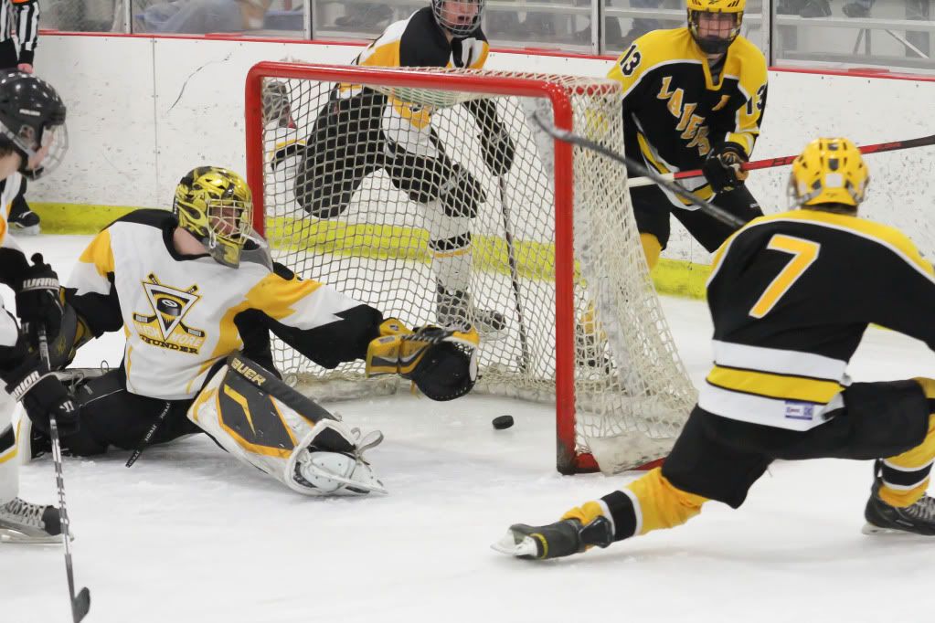 IMAGE: http://i1092.photobucket.com/albums/i401/hckyguy1/IMG_2337.jpg