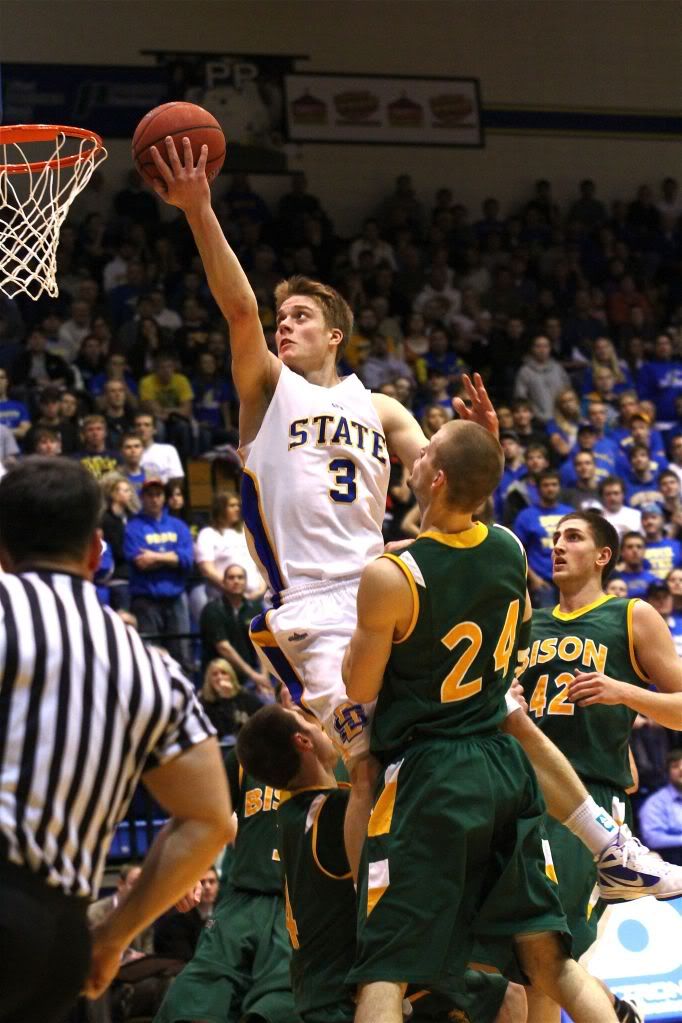 IMAGE: http://i1092.photobucket.com/albums/i401/hckyguy1/layup.jpg