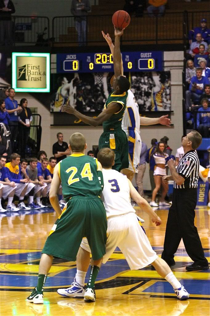IMAGE: http://i1092.photobucket.com/albums/i401/hckyguy1/tipoff.jpg