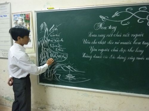 Chữ viết xấu làm chuyện gì cũng xấu , ngày nào bầu trời cũng một mào nâu ( xấu ) >< - 2