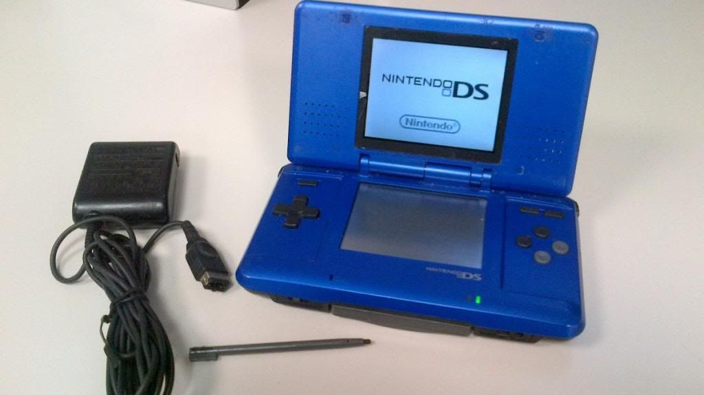 Một con NDS cảm cứng chơi xếp gạch hái nấm bắn xe tăng ^^~ End time 22h00 17/04/2013