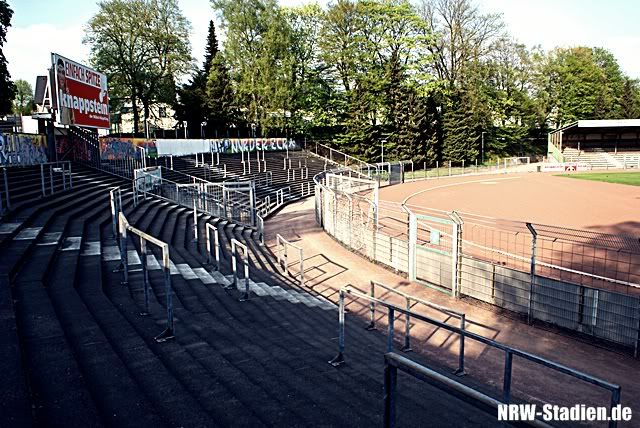 Bild "http://i1092.photobucket.com/albums/i409/NRWStadien/roentgen/roentgen-stadion_remscheid03.jpg"