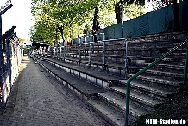 Bild "http://i1092.photobucket.com/albums/i409/NRWStadien/roentgen/roentgen-stadion_remscheid04.jpg"