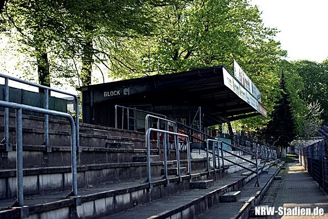 Bild "http://i1092.photobucket.com/albums/i409/NRWStadien/roentgen/roentgen-stadion_remscheid06.jpg"