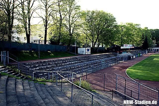 Bild "http://i1092.photobucket.com/albums/i409/NRWStadien/roentgen/roentgen-stadion_remscheid10.jpg"