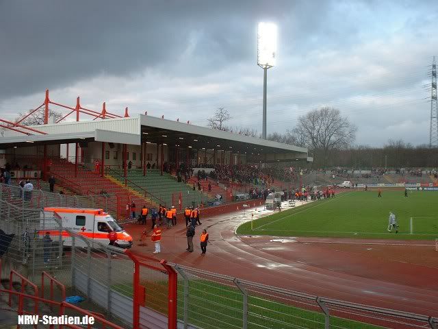 Bild "http://i1092.photobucket.com/albums/i409/NRWStadien/rwo/Stadion_Niederrhein_RWO_Rot-Weiss_Oberhausen_04.jpg"