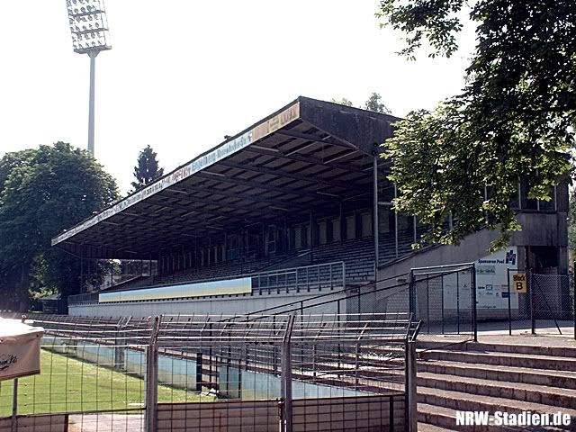 Bild "http://i1092.photobucket.com/albums/i409/NRWStadien/union_solingen/stadion_union_solingen02.jpg"