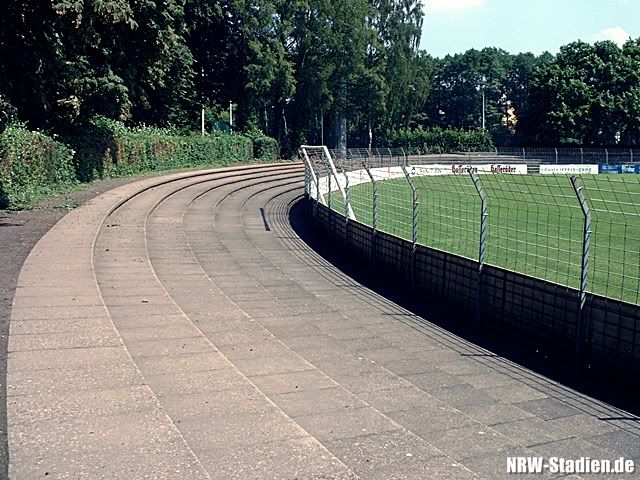 Bild "http://i1092.photobucket.com/albums/i409/NRWStadien/union_solingen/stadion_union_solingen04.jpg"